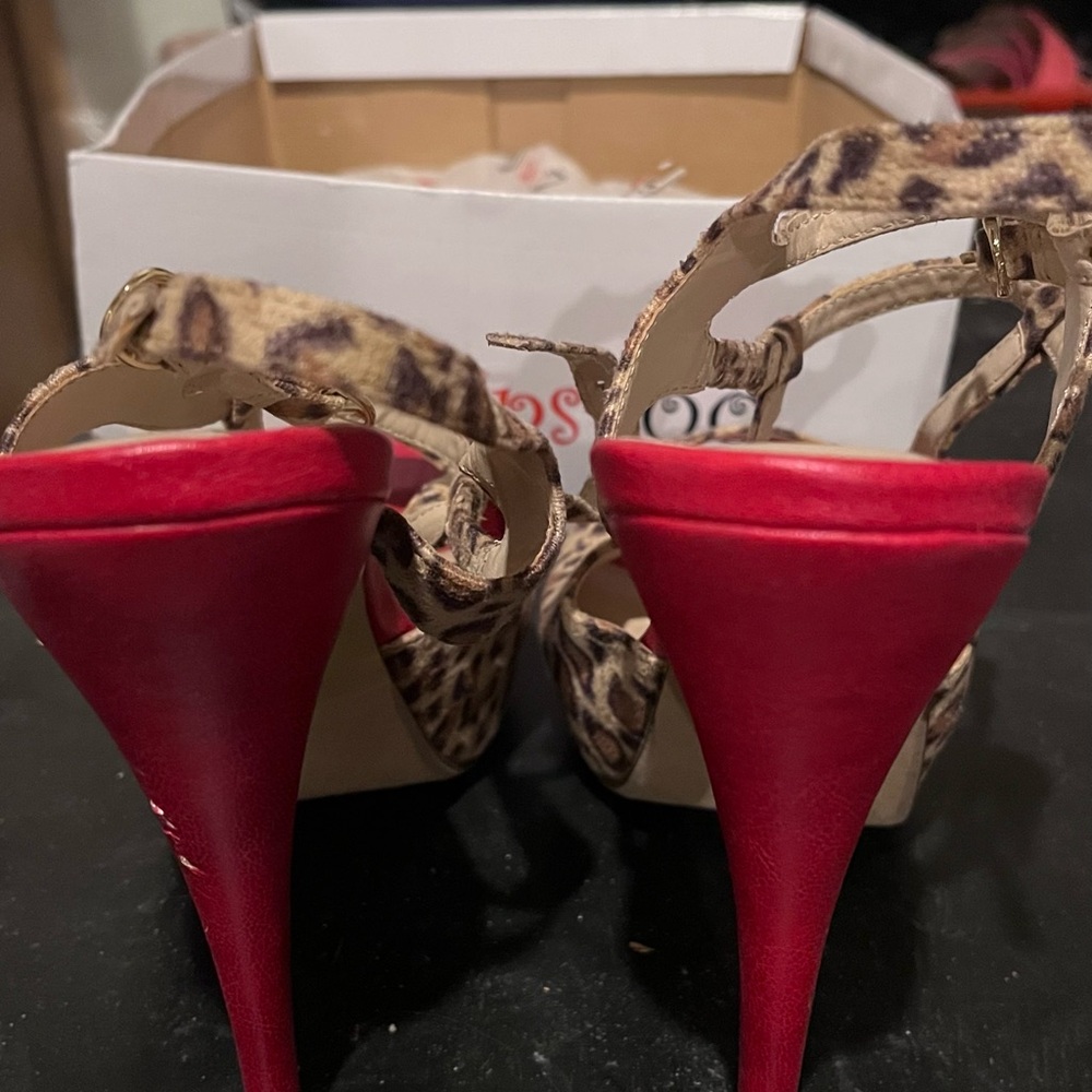 Stylish Red and Leopard Print Women's Heels